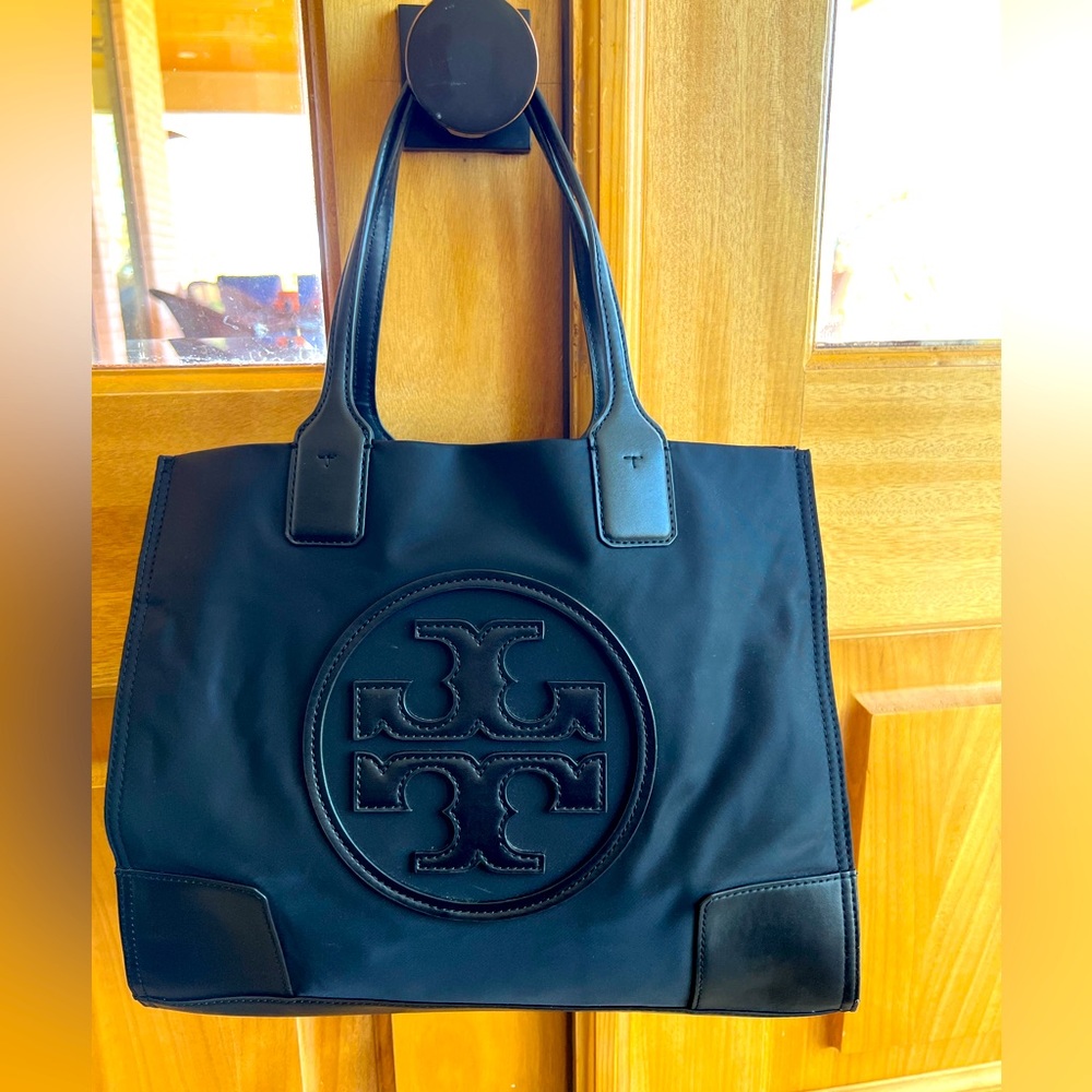 Tory Burch tote. Great condition, none smoking home.